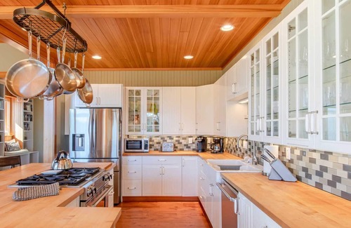 Oregon Coast House | Dog Friendly, Beautiful home on large fenced property. Ping Pong table with Basketball Game!