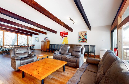 The Blue Mountains Ski Chalet | Dog-friendly chalet w/ a furnished deck, private dry sauna, & Ping-Pong table