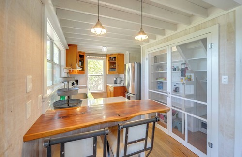 Blanco Apartment | Dog-Friendly Cabin w/Fire Pit in Johnson City!