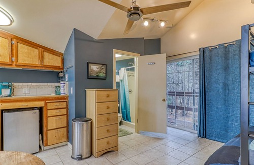 Trout Lake House | Dog-friendly cabin in the woods with kitchenette & stunning mountain views