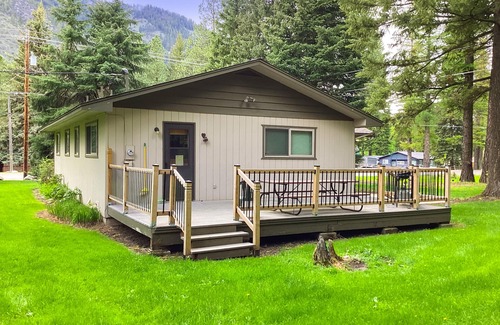 Joseph Cabin | Dog-friendly cabin near lake with mountain view, gas fireplace, deck, & W/D