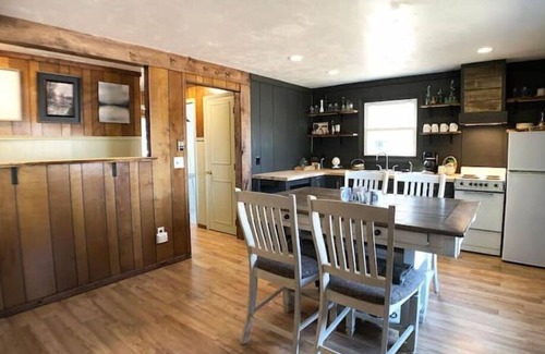Shawano Cabin | Dog-Friendly Cabin on Private, No-Motor Nature Lake