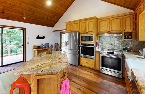 Applegate House | Dog-friendly cabin on a working goat farm with private deck, firepit & fireplace