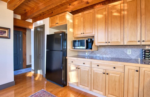 Mill Spring House | Dog-friendly cabin with deck, firepit & lake access - near private hiking