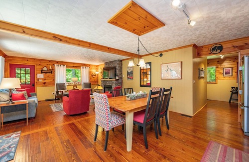 McHenry House | Dog-Friendly Cabin w/Hot Tub & Fire Pit