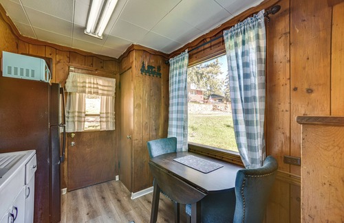 Cascade Cabin | Dog Friendly: Cabin w/Yard & Mtn Views in Cascade