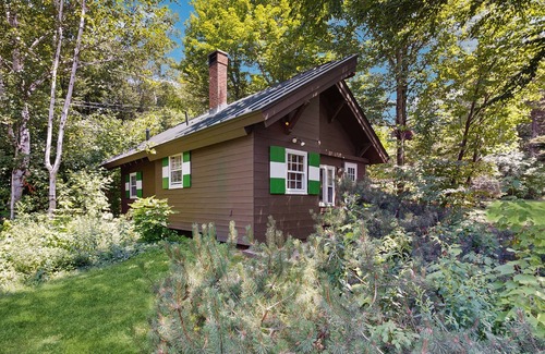 Franconia House | Dog-friendly & charming mountain chalet w/fireplace