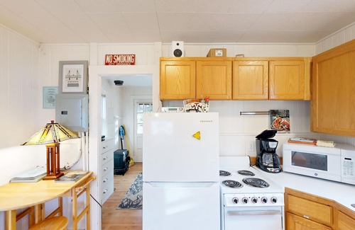 Tolovana Park House | Dog-friendly, comfy cabin only two blocks from the beach