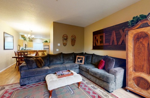 Government Camp Condo | Dog-Friendly Condo with Chef's Kitchen, Pool & Hot Tub - Close to Skiing