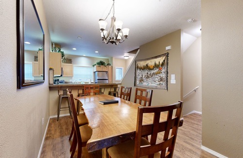 Government Camp Condo | Dog-Friendly Condo with Chef's Kitchen, Pool & Hot Tub - Close to Skiing