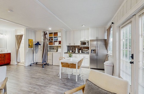 South Seminole Heights Cottage | Dog-friendly cottage near downtown Tampa & attractions with central AC & W/D