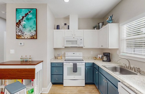 Fulton House | Dog-friendly cottage with ebikes & fabulous view - birdwatcher's paradise