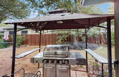 Cedar Park House | Dog-friendly downtown home with enclosed yard, grill, washer/dryer, patio, & AC