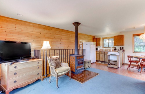 Manzanita Cabin | Dog-friendly downtown home moments from the beach w/distant ocean views