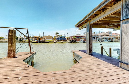 Port Isabel House | Dog-friendly escape on the canal with furnished deck, beach access nearby, & AC
