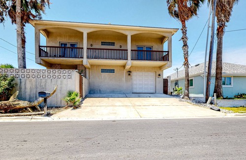 Port Isabel House | Dog-friendly escape on the canal with furnished deck, beach access nearby, & AC