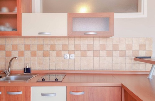 Crveni Vrh Apartment | Dog-friendly flat just 50 metres from the beach with stunning sea views, washing machine, barbecue