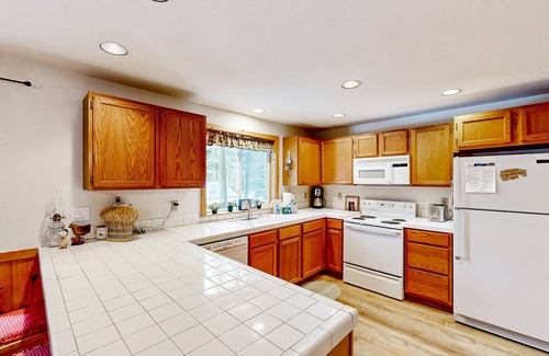 Tahoe Pines House | Dog-friendly forest cabin with deck & fireplace, blocks to Lake Tahoe/trails