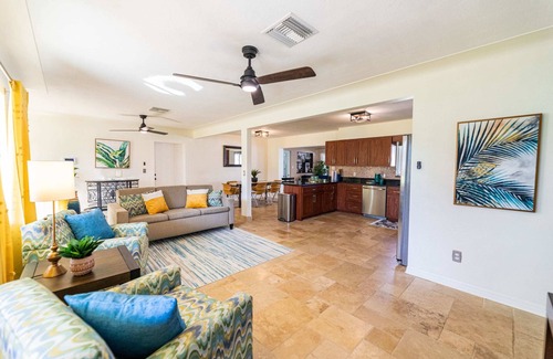 South Pinellas Community Council House | Dog Friendly fully fenced - 3 bed 2 bath home