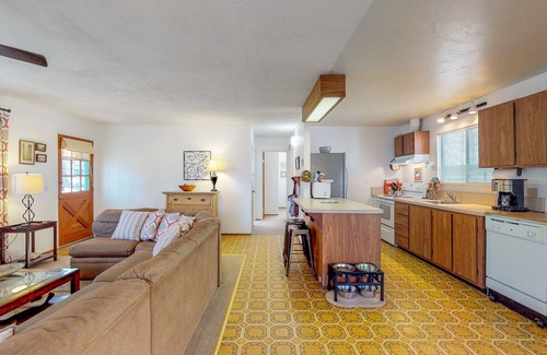 Groveland Cabin | Dog-friendly getaway with pool, tennis & nearby beach access
