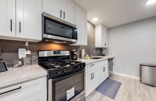 Spring Shadows House | Dog-Friendly getaway with WiFi, central AC, washer/dryer, & fenced, grassy yard