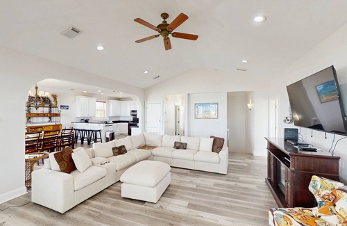 East End House | Dog-friendly home near the beach with private pool, beach gear, elevator, grill