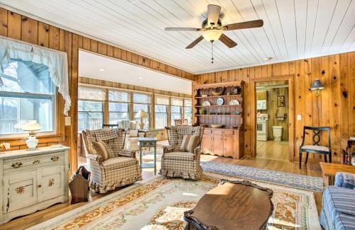 Hendersonville House | Dog-Friendly Hendersonville Cabin Deck and Views
