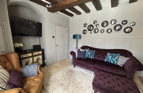 Fakenham House | Dog-Friendly historic cottage and beach hut at the gateway to the Norfolk coast