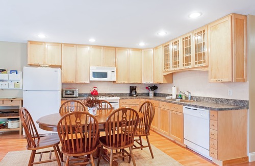 Seal Cove Cottage | Dog-friendly home in great locale close to the ocean with yard, streaming, W/D