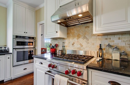 Healdsburg House | Dog-friendly home on 10 acres w/private hot tub, English garden, patio