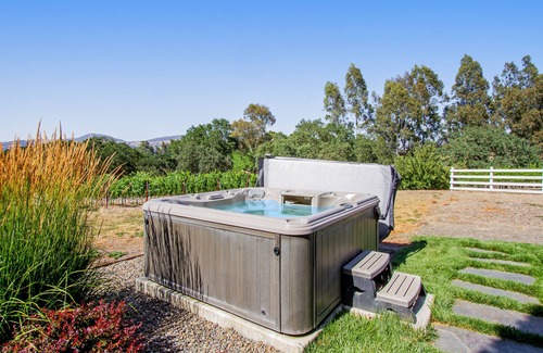 Healdsburg House | Dog-friendly home on 10 acres w/private hot tub, English garden, patio