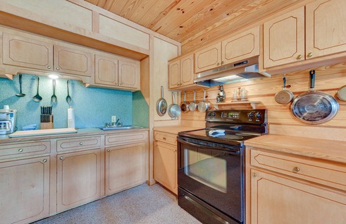 Jonesville House | Dog-Friendly Home on Black River Lake w/Boat Dock