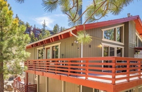 Tahoe Village House | Dog Friendly Home on Heavenly Mountain with Dedicated Workspaces and WiFi
