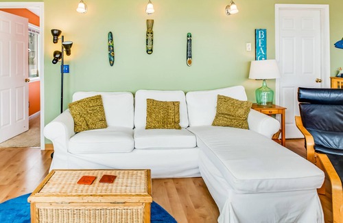 Pacific Beach Cottage | Dog-friendly home with ocean views and fireplace, walk to beach