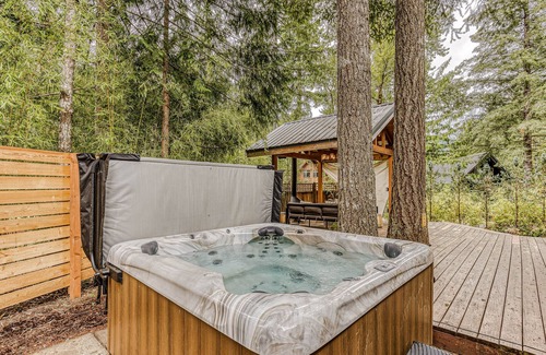 Mount Hood Village House | Dog-friendly home with hot tub, shared pool, firepit, fireplace, & river access