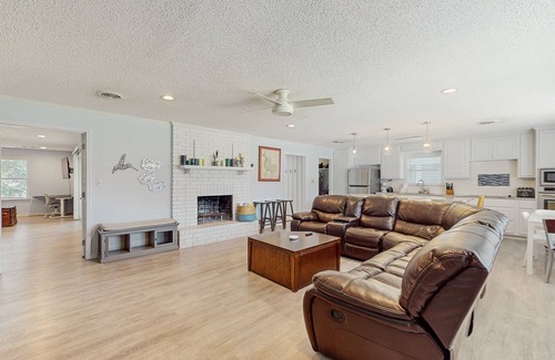 Kingsland House | Dog-friendly home w/a furnished patio, free WiFi, & central A/C- near cove