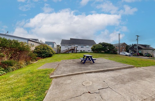 Newport House | Dog-Friendly Home w/Gas Fireplace & Patio, in a Great Location Near the Beach
