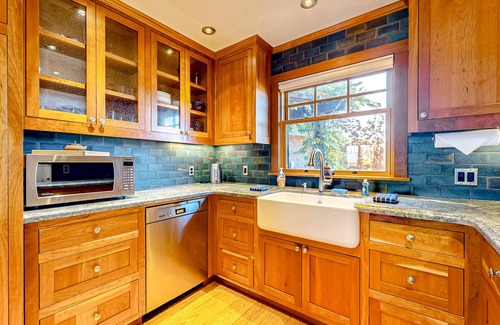 Graton House | Dog-friendly home with breathtaking views & garden sauna, next to golf/laguna
