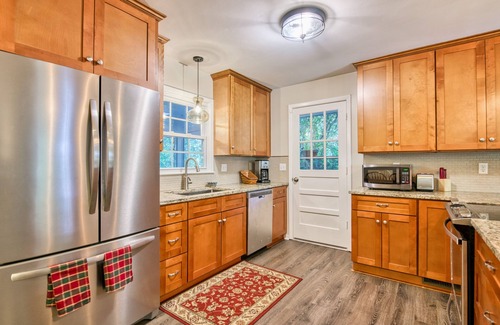 Bent Creek House | Dog-friendly home with large yard, lawn games, firepit, screened porch, & AC