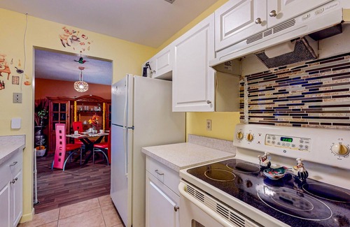 Ocala House | Dog-friendly home with covered front patio, streaming, washer/dryer, fast WiFi