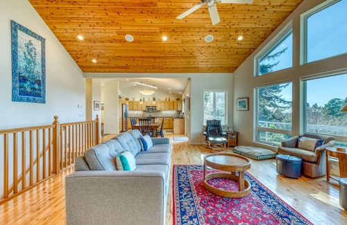 Seal Rock House | Dog-friendly house w/ocean & mountain views - easy beach/park access, game room