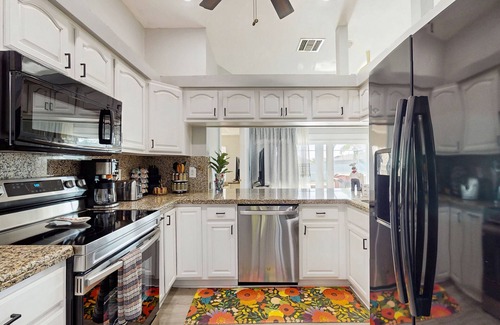 Trafalgar House | Dog friendly house with private pool, lanai, and hot tub