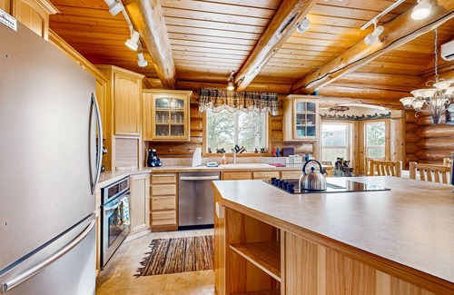 Cascade Cabin | Dog-Friendly Lake-View Cabin with Deck, Firepit & Pool Table