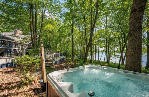 Blakeslee House | Dog Friendly, Lake Views, Private Dock & Cozy Fire Nights