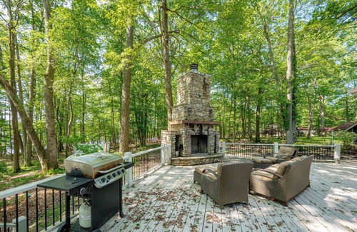 Blakeslee House | Dog Friendly, Lake Views, Private Dock & Cozy Fire Nights