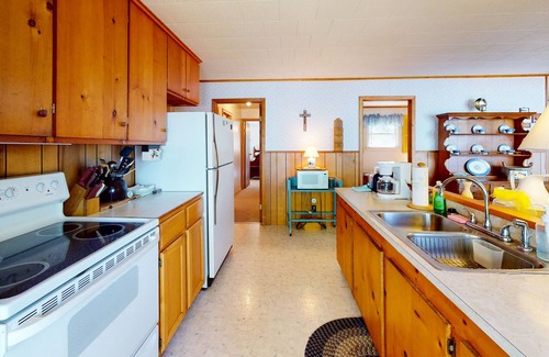 Swanton Cottage | Dog-friendly lakefront home with amazing Lake Champlain views, deck, & firepit