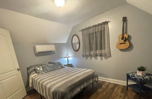 Leland House | Dog Friendly - Located Near Downtown Wilmington and Multiple Beaches!