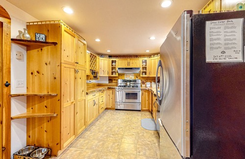 Fryeburg House | Dog-friendly log cabin on 44 acres with woodstove & porch, near lakes/skiing