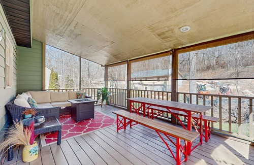 Sylva House | Dog-friendly mountain home with firepit, porch & Ping-Pong - near downtown & WCU