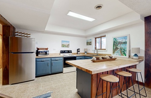 Sylva House | Dog-friendly mountain home with large deck and stunning mountain views